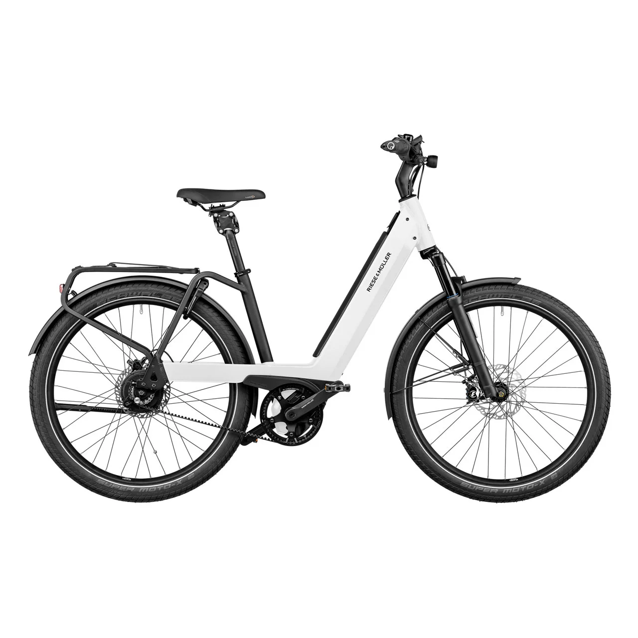 E Bike Trekking Nevo Touring Pure White jetzt günstig kaufen in unserem Onlineshop. Das Nevo. Super sportlich. Super komfortabel. Die markante Formsprache mit integriertem Akku und der kraftvolle Antrieb machen das Nevo GT zu einem echten Alltagshelden. Es überzeugt durch hohen Fahrkomfort und bequemes Handling dank des tiefen Einstiegs.